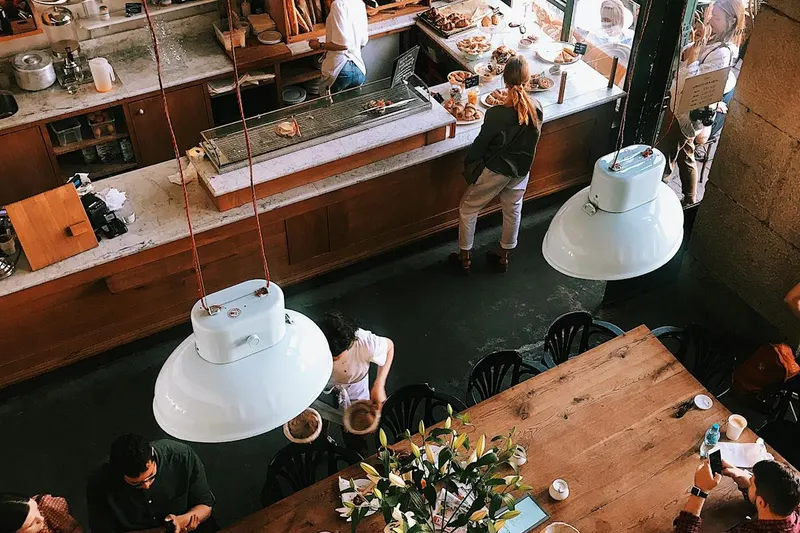 Eau pure dans un verre transparent